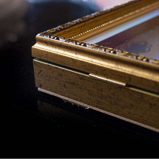 Золотая рамка-кейс для детских рисунков А4