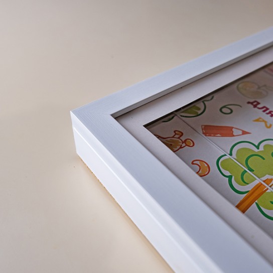 Рамка для детских рисунков белого цвета А4 увеличенного размера