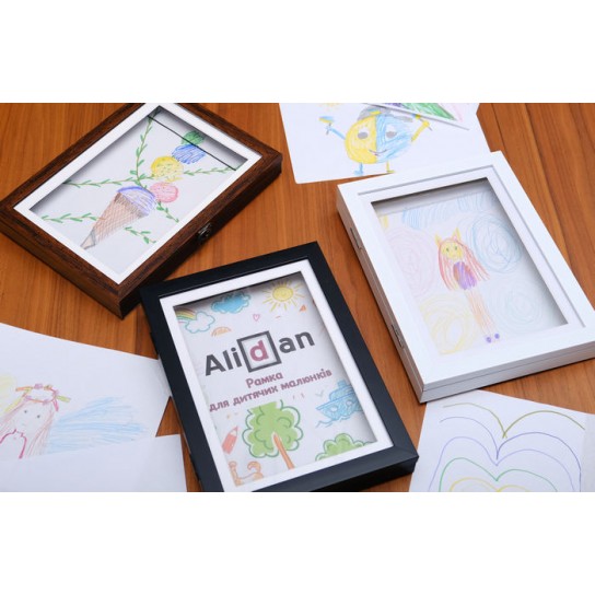 Рамка-накопитель для детских рисунков коричневого цвета А4