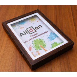 Рамка-накопитель для детских рисунков коричневого цвета А4